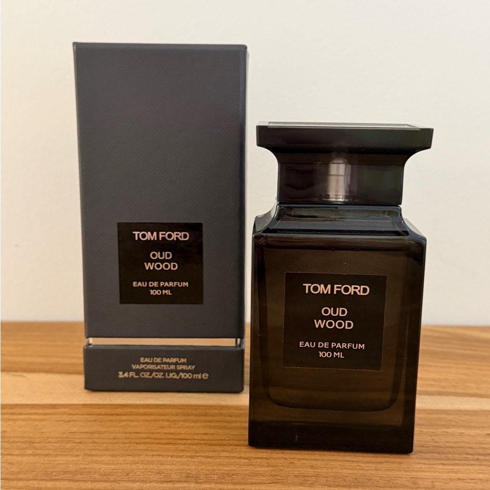Tom Ford Oud Wood Eau de Parfum in Black Bottle